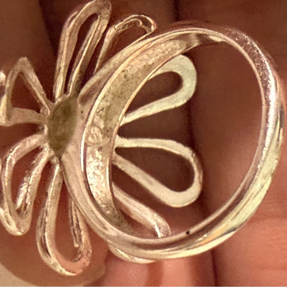 Elegant sterling Silver 925 and Gold Flower Ring - Picture 4 of 4